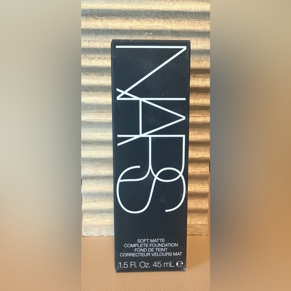 NWT Soft Matte Complete Foundation Medium 2 Santa Fe